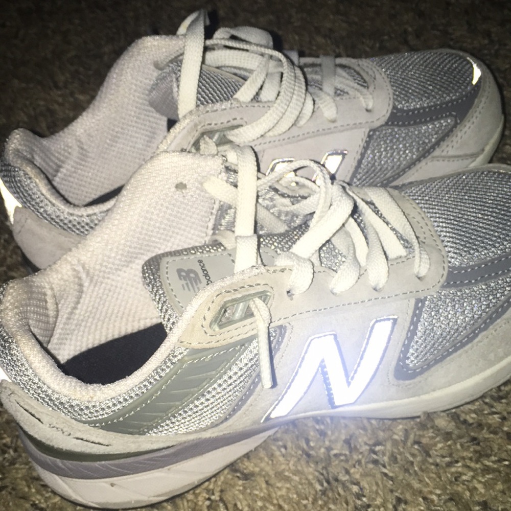 NEW BALANCE-990V5 brand new NEVER WORN😁